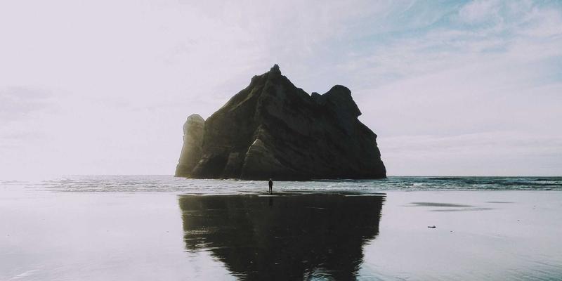 绿幕抠像全攻略:从拍摄布光到后期合成的专业级效果实现