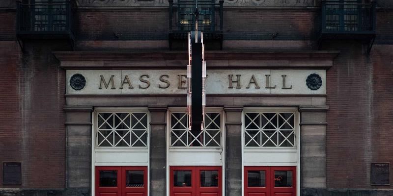 预算有限，质感无限：独立创作者打造工作室级灯光布景的实战指南